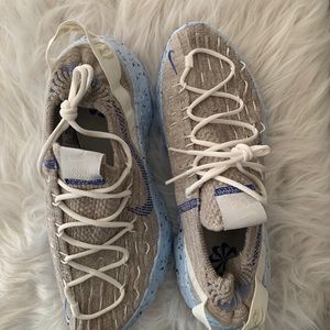 Nike women’s space hippie 04